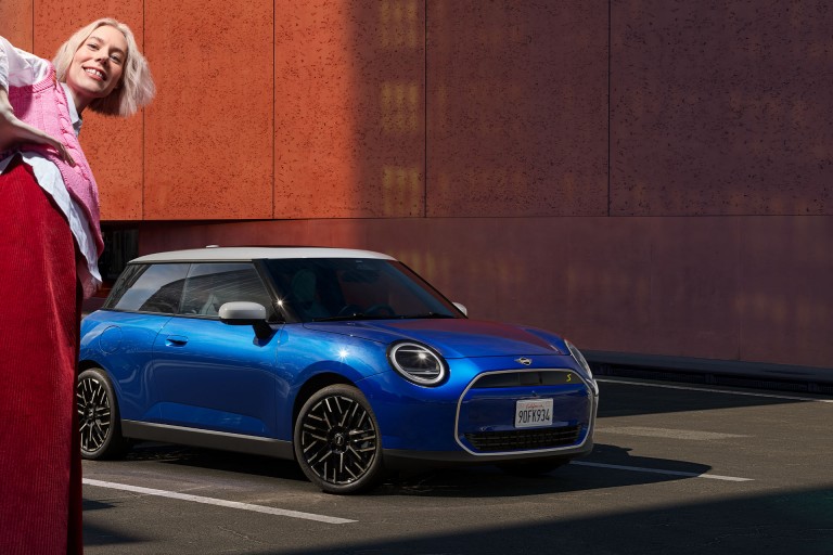 MINI totalmente eléctrico - experiencia de conducción - asistencia a la conducción