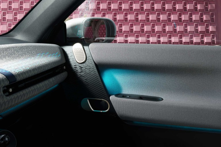 MINI totalmente eléctrico - interior - panel de puerta