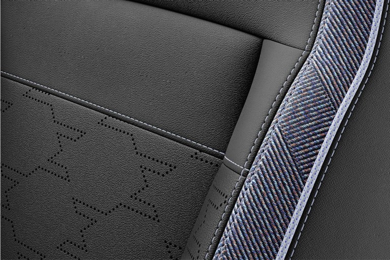 MINI totalmente eléctrico - interior de galería - tapizado de estilo clásico
