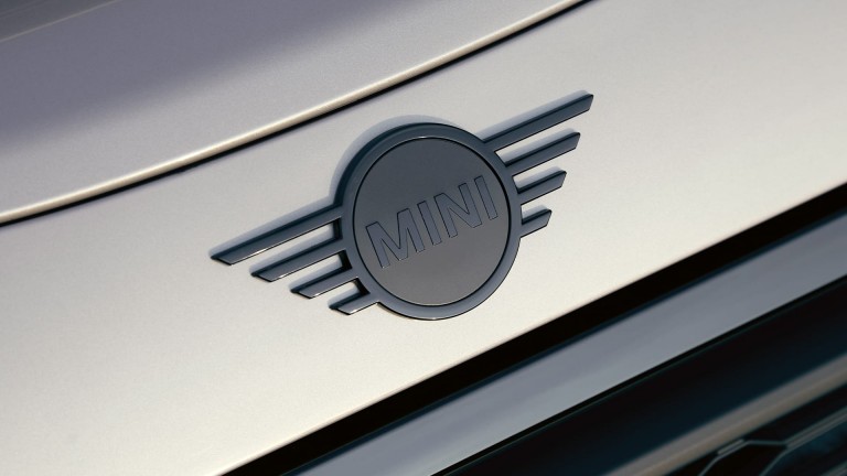 MINI 5 puertas Hatch – exterior – toques de diseño en piano black